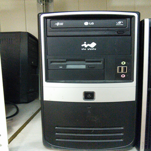   AMD Athlon 64 X2 4200+ 2,2Ghz 2Gb 200Gb DVD-RW NVIDIA GT520 2Gb  Audio Lan ( /)